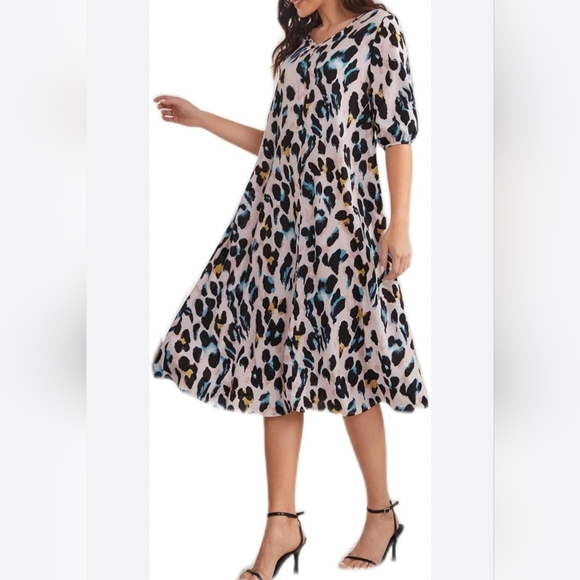 Emery Rose Dresses & Skirts - Emery Rose Leopard Print Midi Dress